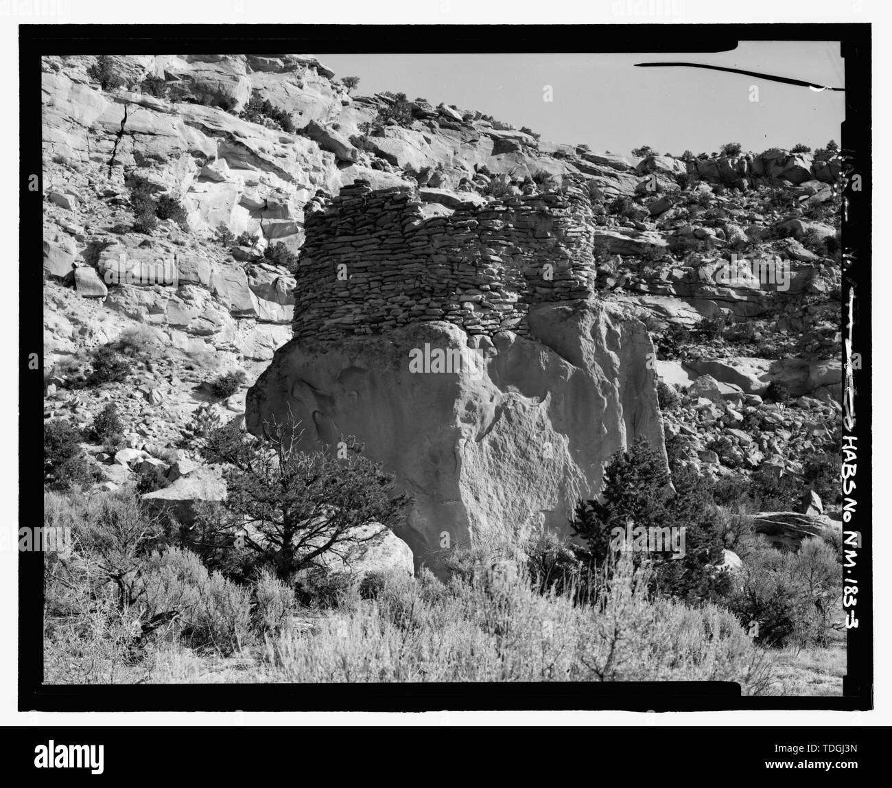 Lato nord, guardando verso sud - Piede Pueblito, Palluche Canyon, Dulce, Rio Arriba County, NM Foto Stock