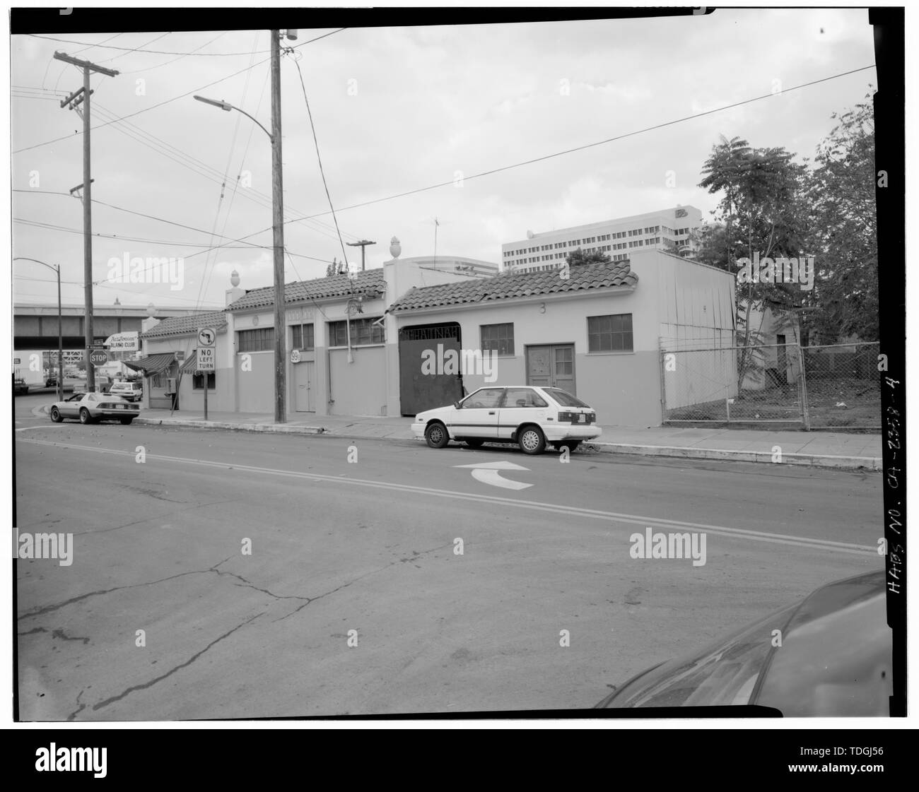 Lato nord, nord-ovest angolo - Alameda panetteria francese, 99 piacevole strada, San Jose, la Contea di Santa Clara, CA Foto Stock