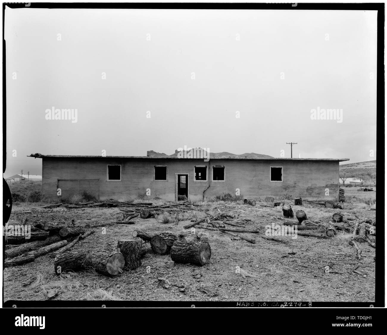Northeast elevazione; vista verso sud-ovest, 90mm lente. - Tule Lake Progetto Carcere, Post miglio 44.85, State Route 139, Newell, Modoc County, CA Foto Stock