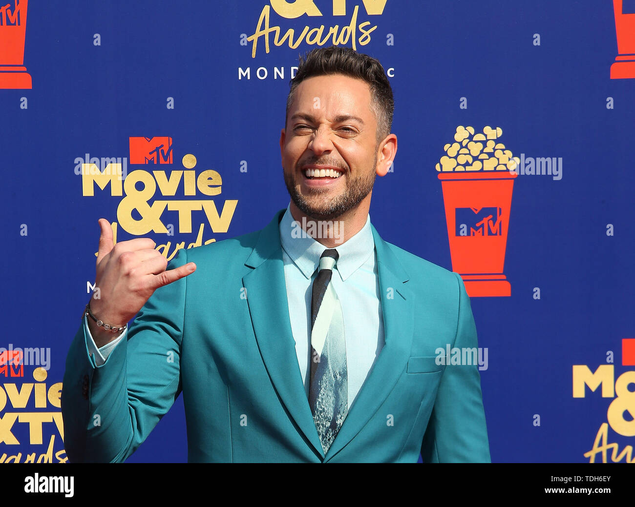 Santa Monica, Stati Uniti d'America. Il 15 giugno, 2019. Zachary Levi assiste il 2019 MTV Movie e TV Awards a Barker Hangar a giugno 15, 2019 in Santa Monica, California. Credito: MediaPunch Inc/Alamy Live News Foto Stock