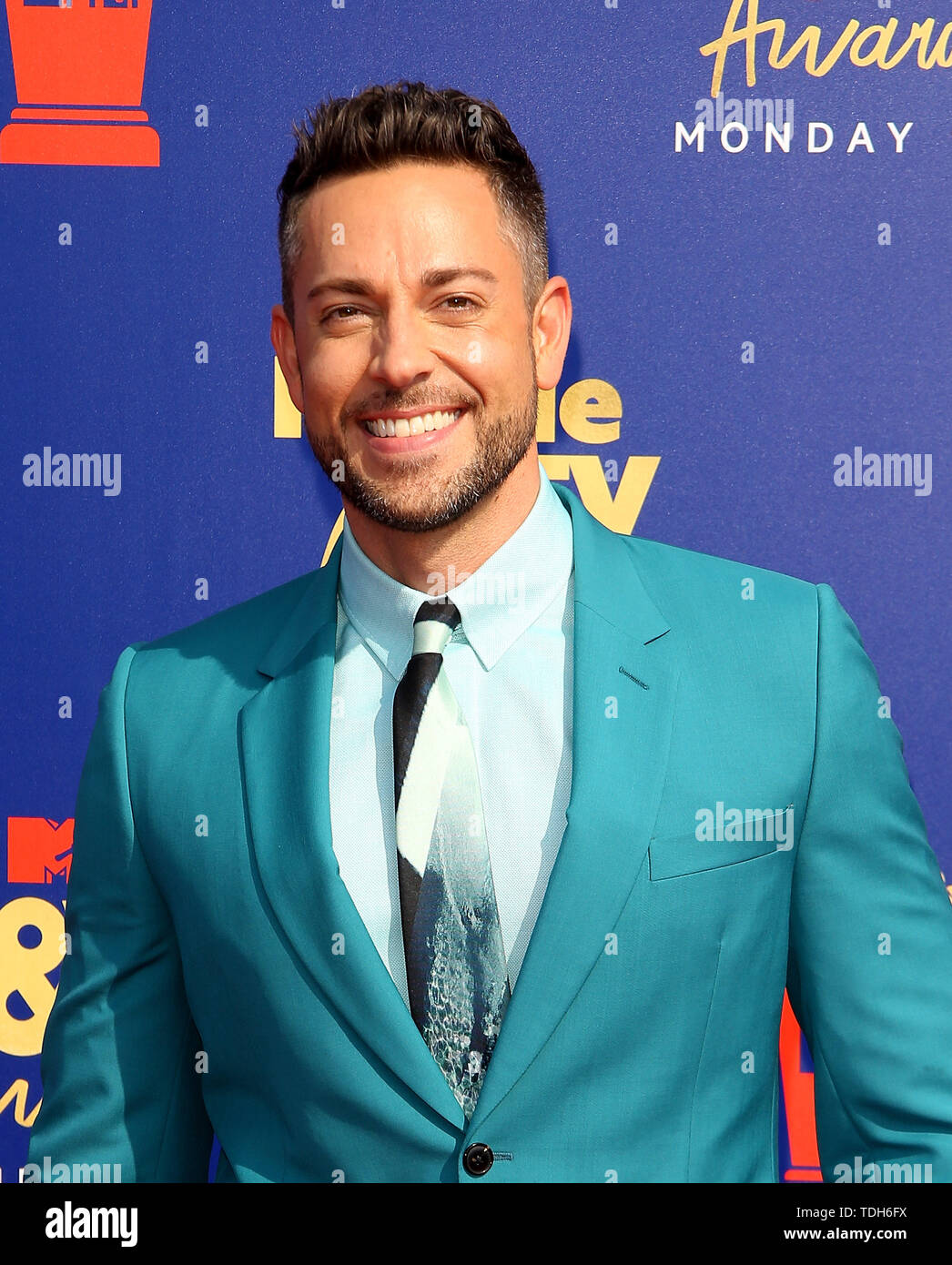 Santa Monica, Stati Uniti d'America. Il 15 giugno, 2019. Zachary Levi assiste il 2019 MTV Movie e TV Awards a Barker Hangar a giugno 15, 2019 in Santa Monica, California. Credito: MediaPunch Inc/Alamy Live News Foto Stock