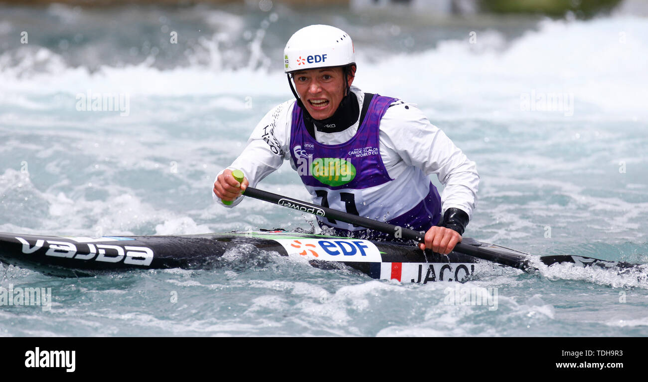 Londra, Regno Unito. 16 Giugno, 2019. Claire Jacquet della Francia competere nel femminile C1 durante la finale 2019 ICF canoa slalom della Coppa del Mondo di 1 Semi Finale uomini Kayak K1 a Lee Valley White Water Centre di Londra il 16 giugno 2019 il credito: Azione Foto Sport/Alamy Live News Foto Stock