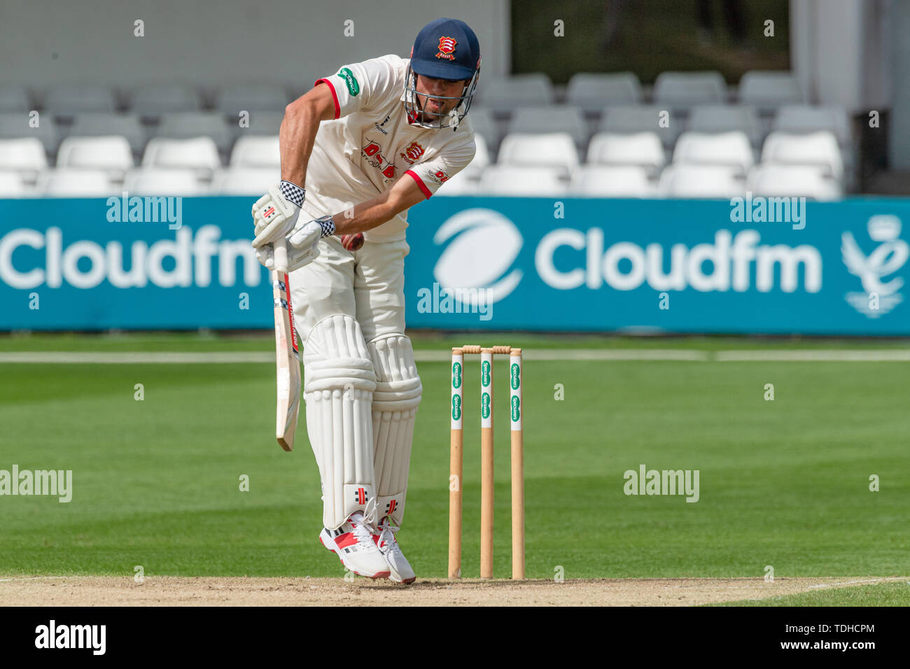 Chelmsford, Regno Unito. 16 Giugno, 2019. Alastair Cook di Essex Cricket Club in azione durante la partita di oggi durante la contea Specsavers gara di campionato: Essex vs Hampshire a Chelmsford Cricket Ground di Domenica, 16 giugno 2019 a Chelmsford in Inghilterra. (Solo uso editoriale, è richiesta una licenza per uso commerciale. Nessun uso in scommesse, giochi o un singolo giocatore/club/league pubblicazioni.) Credito: Taka G Wu/Alamy Live News Foto Stock