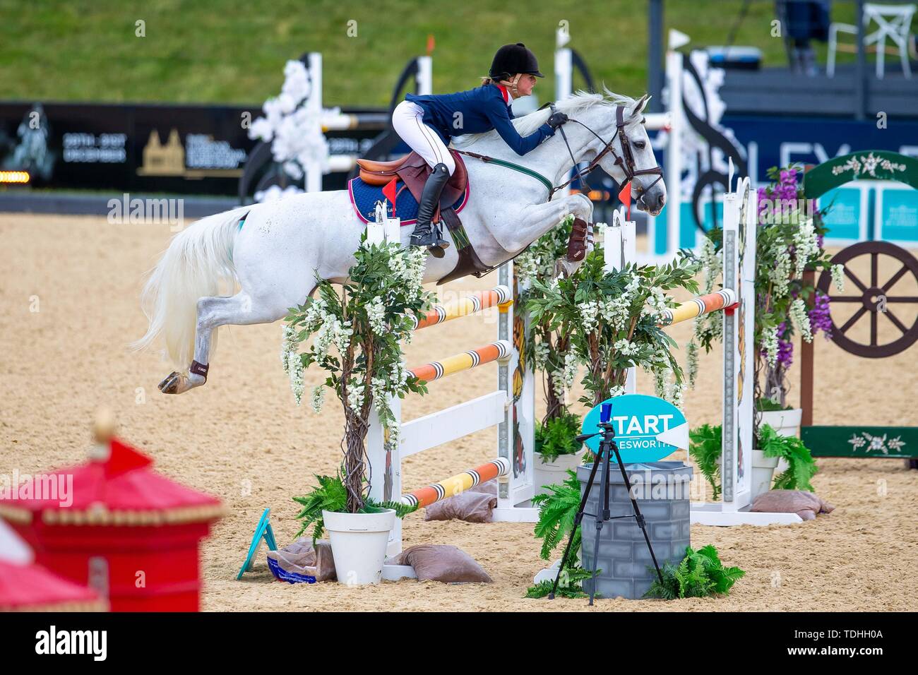 Tattenhall, Cheshire, Regno Unito. 16 Giugno, 2019. 3 ° posto. Claudia Moore riding Shamrock du Gite. GBR. Brown Shipley 148cm campionato. Scudiero Bolesworth International Horse Show. Tattenhall. Cheshire. Regno Unito. GBR. 16/06/2019. Credito: Sport In immagini/Alamy Live News Foto Stock