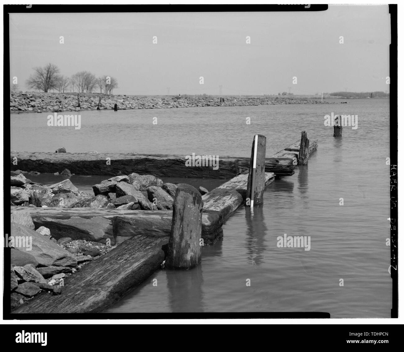 Visualizzazione di nord-ovest di GRILLAGE. SOUTHEASTERN gamba della parete del mare sullo sfondo. - Fort Delaware, Sea Wall, pisello Isola di patch, Delaware City, New Castle County, DE Foto Stock