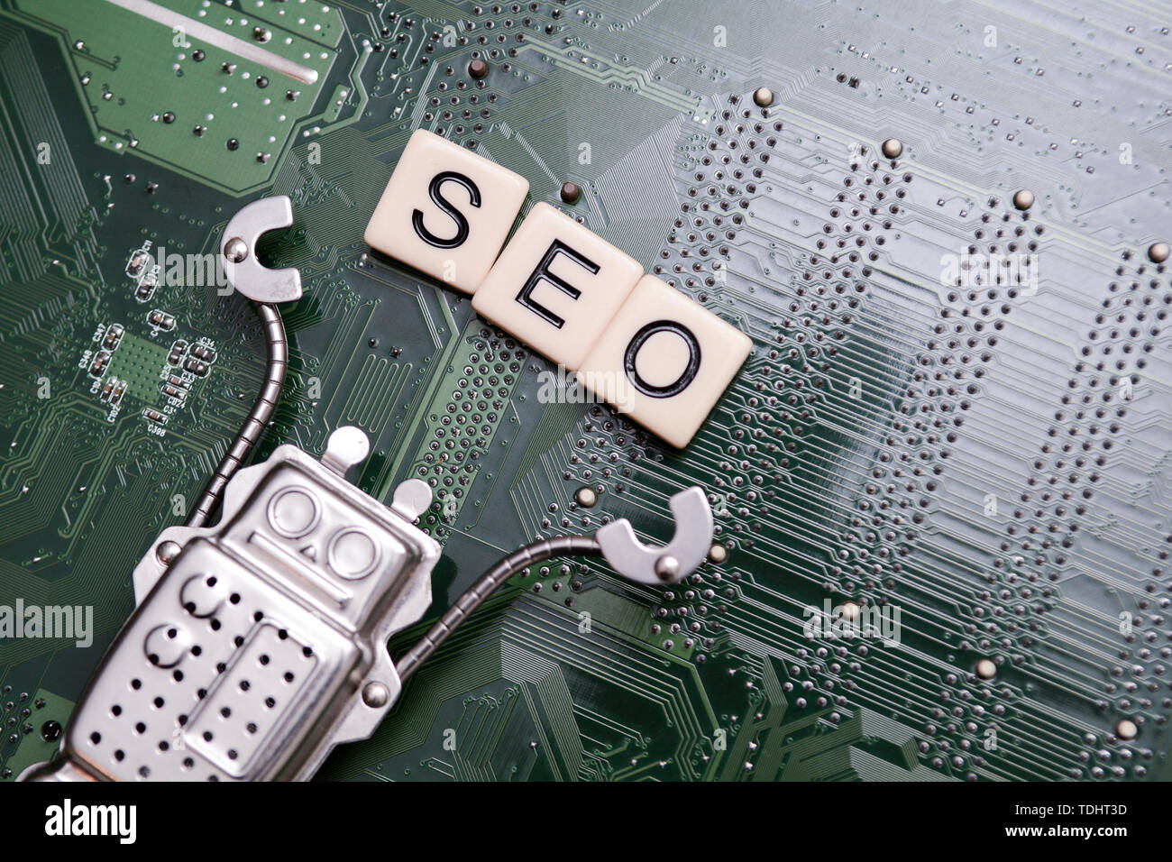 Aumentare il traffico web al sito web aziendale con SEO SEM o robot strumento di marketing Foto Stock