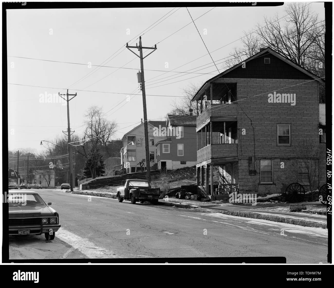 Vista generale del lato ovest del sud AVENUE, CON NICHOLAS Thornton House in primo piano a destra. Vista di sud-ovest. - Operai le case, Locust, Sud Locust e Dodge strade e Southern Avenue, Dubuque, Dubuque County, IA Foto Stock