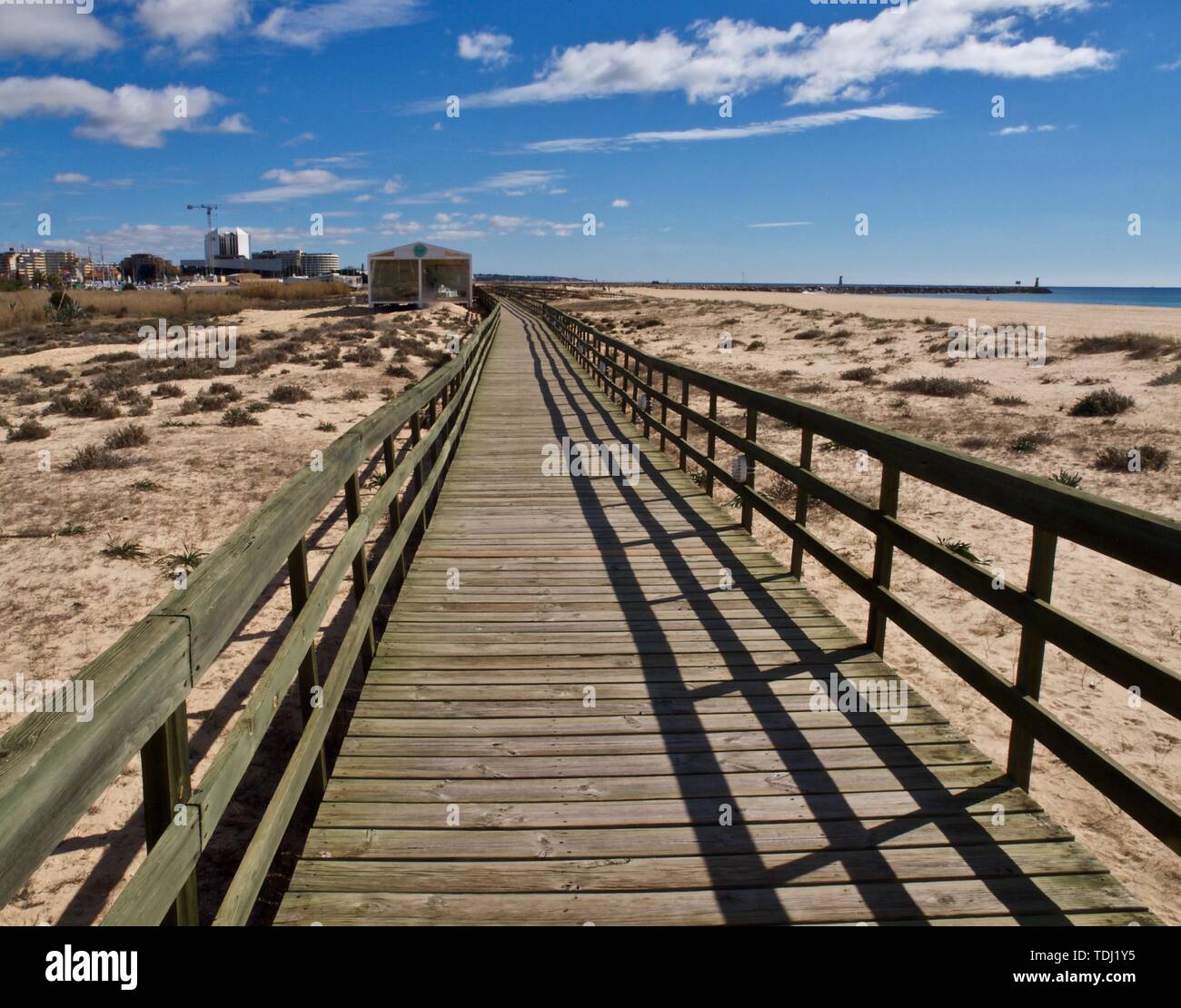 Ponte pedonale alla spiaggia immagini e fotografie stock ad alta ...