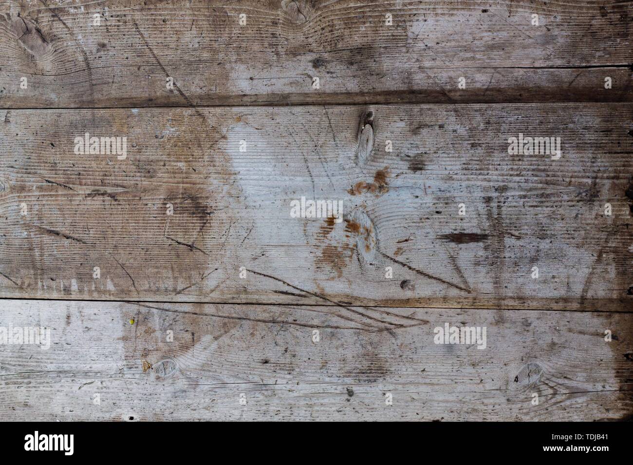 Antico bagagliaio si trasformò in un tavolo - legno graffiato sfondo Foto Stock