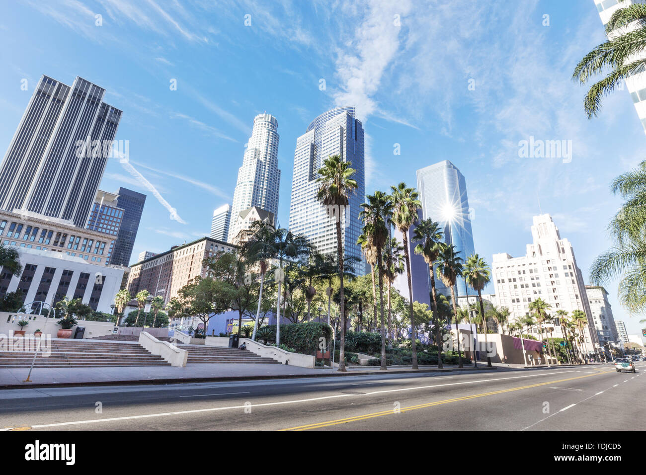 Strada prima di moderni edifici per uffici a los angeles Foto Stock
