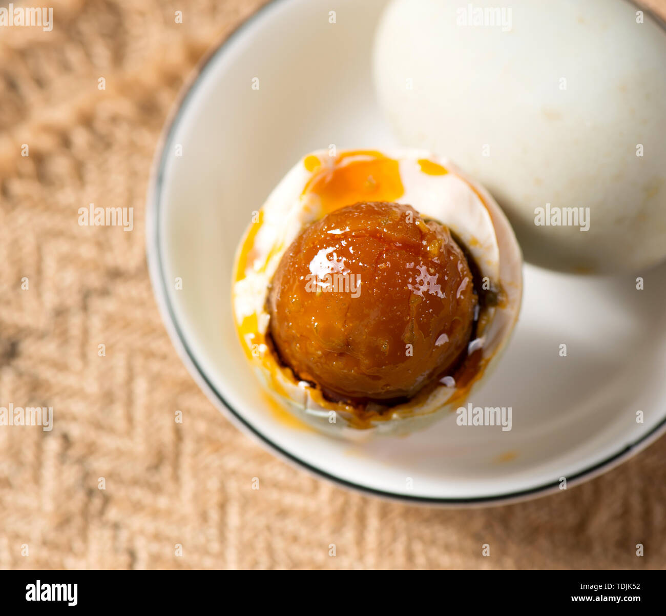 Arrosto di mare uova di anatra, anatra giallo d'uovo. Foto Stock