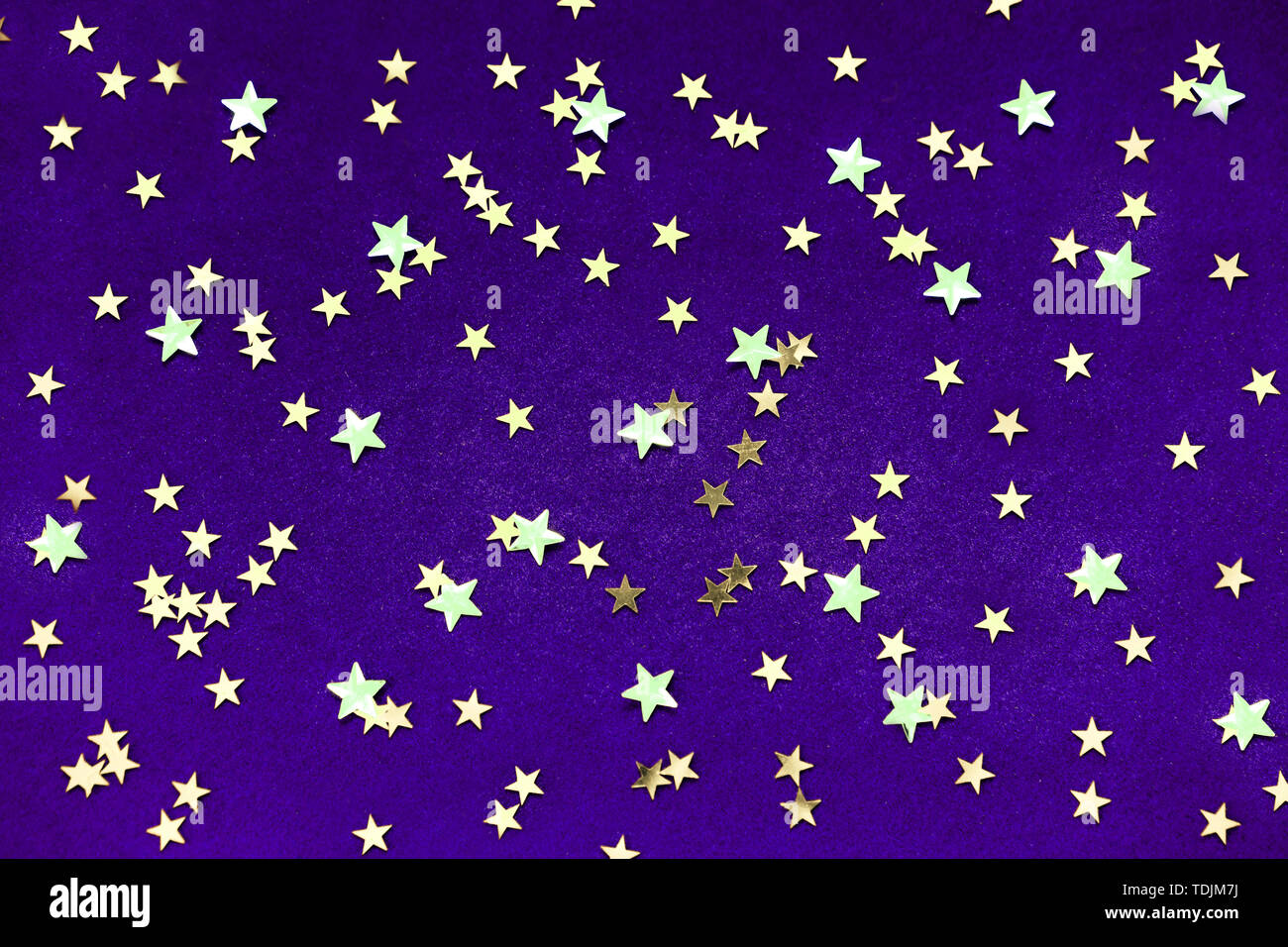 Blu scuro con sfondo giallo e bianco stelle. Foto Stock
