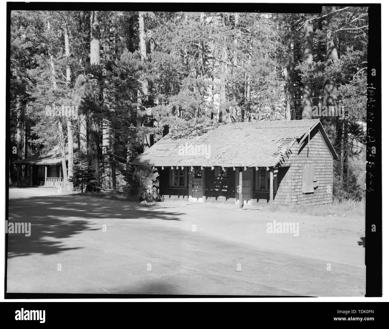 Vista obliqua di fronte (OVEST) E SUD elevazioni laterali - Camp Richardson Resort, cavo cabina, U.S. Autostrada 89, 3 miglia a ovest della strada statale 50 e 89, South Lake Tahoe, El Dorado County, CA Foto Stock