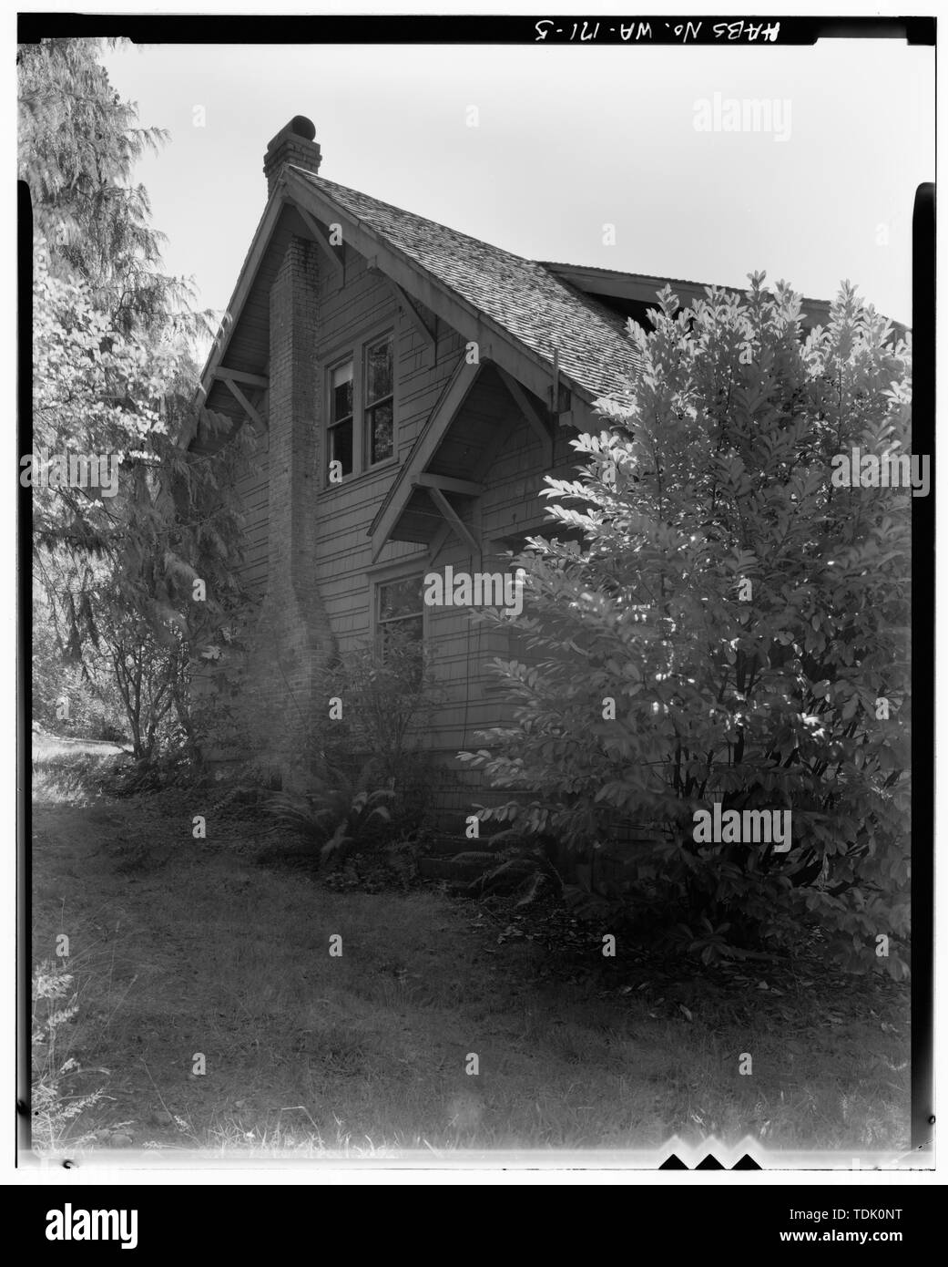 Vista obliqua del lato nord-est - Quinault Ranger's Residence, Quinault Recreation Area, Quinault, Grays Harbor County, WA; Fromme, R L Foto Stock