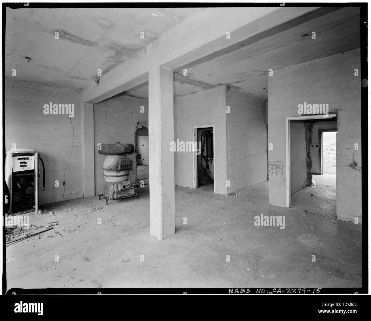 Oblique, stanza principale; vista a nord, 65mm lente con flash elettronico illuminazione. - Tule Lake Progetto Carcere, Post miglio 44.85, State Route 139, Newell, Modoc County, CA Foto Stock