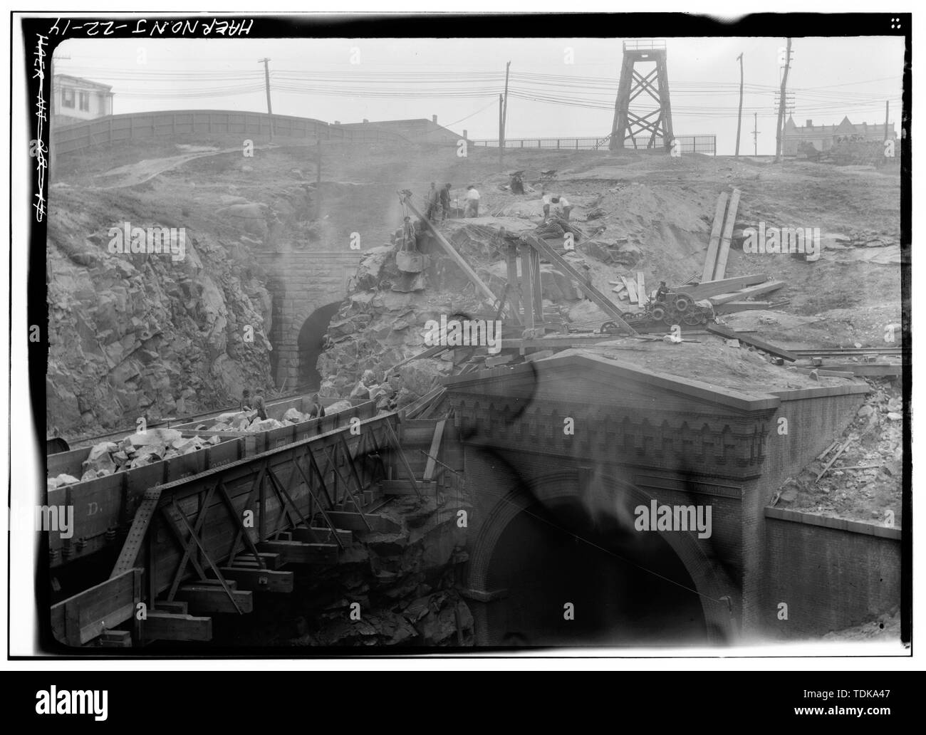 Vecchia Bergen tunnel, west end (a destra al di sotto), presa 13 Agosto 1906 - Ferrovia Erie, Bergen Hill Open Cut, palizzata Avenue a Tonnele Avenue, Città di Jersey, Hudson County, NJ Foto Stock
