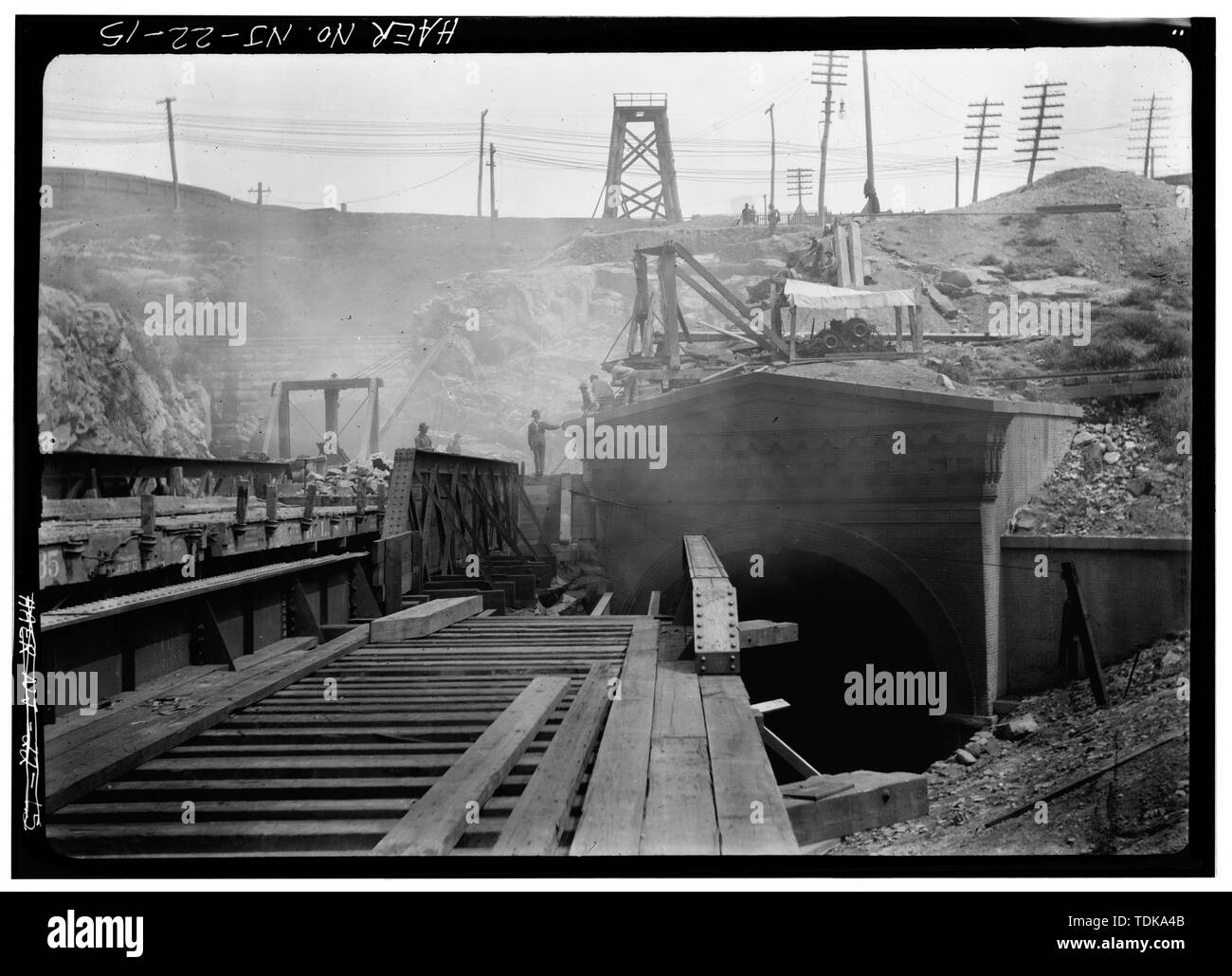 Vecchia Bergen tunnel, west end, mostra proposta di quarta via del Delaware, Lackawanna e Western Railroad e quantità di west end di tunnel per essere estratto per permettere la stessa presa Agosto 13, 1906 - Ferrovia Erie, Bergen Hill Open Cut, palizzata Avenue a Tonnele Avenue, Città di Jersey, Hudson County, NJ Foto Stock