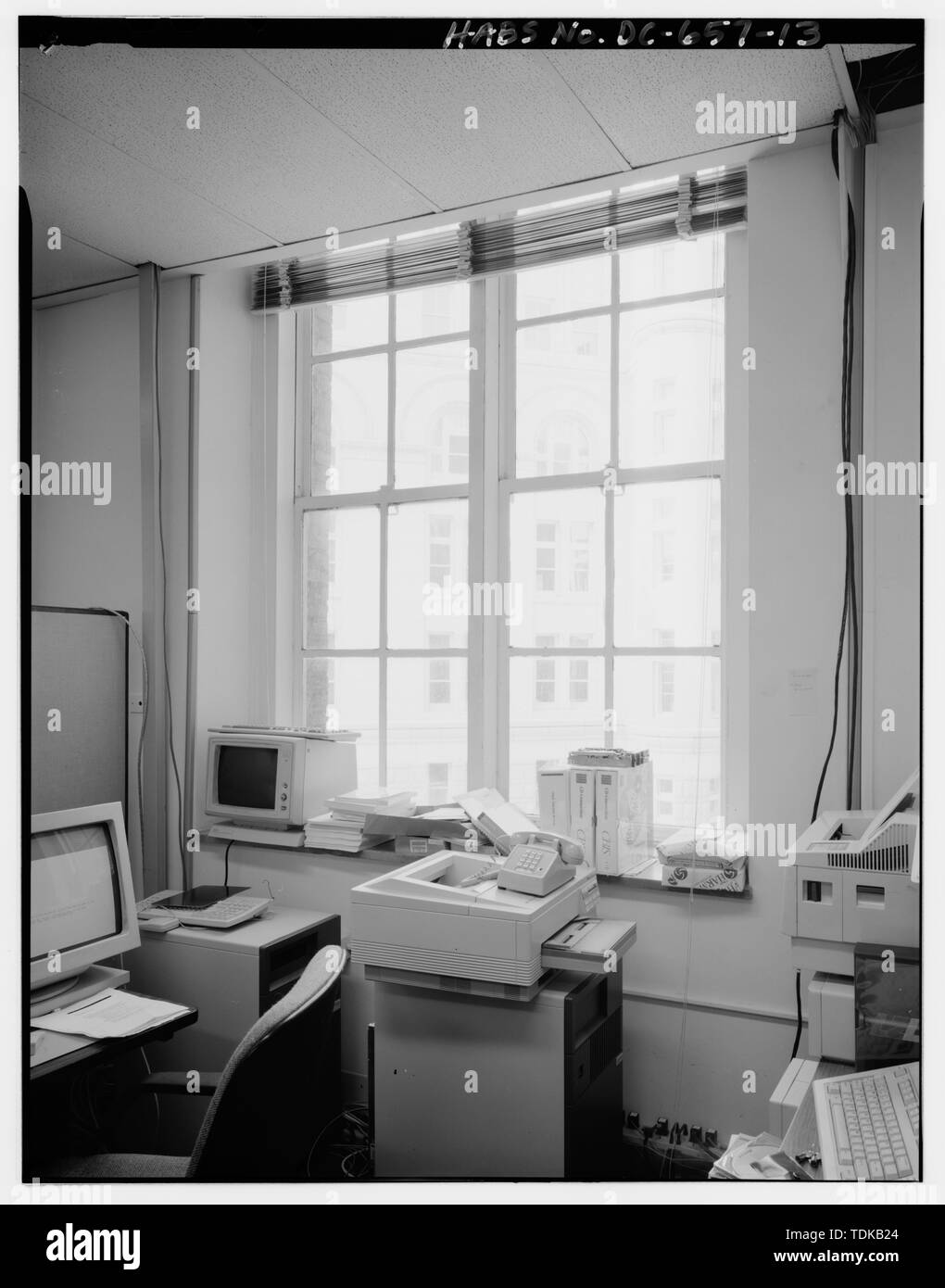 Originale in bianco e nero, stampa vista del terzo piano UFFICIO PRESSO IL DODICESIMO STREET facciata incompiuta - Internal Revenue Service Headquarters Building, 1111 Constitution Avenue a nord-ovest di Washington, Distretto di Columbia, DC Foto Stock Originale in bianco e nero, stampa vista del terzo piano UFFICIO PRESSO IL DODICESIMO STREET facciata incompiuta - Internal Revenue Service Headquarters Building, 1111 Constitution Avenue a nord-ovest di Washington, Distretto di Columbia, DC Foto Stock