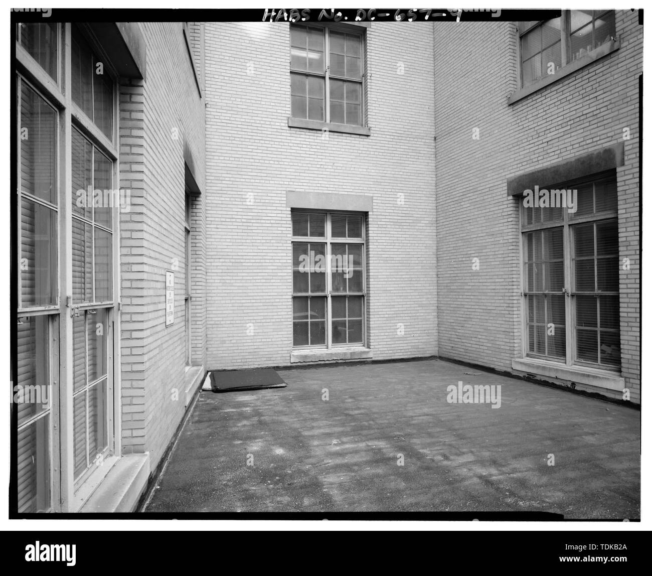 Originale in bianco e nero, stampa VISTA DELLA CORTE incompiuto e soffitti a volta in undicesima STREET - Internal Revenue Service Headquarters Building, 1111 Constitution Avenue a nord-ovest di Washington, Distretto di Columbia, DC Foto Stock Originale in bianco e nero, stampa VISTA DELLA CORTE incompiuto e soffitti a volta in undicesima STREET - Internal Revenue Service Headquarters Building, 1111 Constitution Avenue a nord-ovest di Washington, Distretto di Columbia, DC Foto Stock