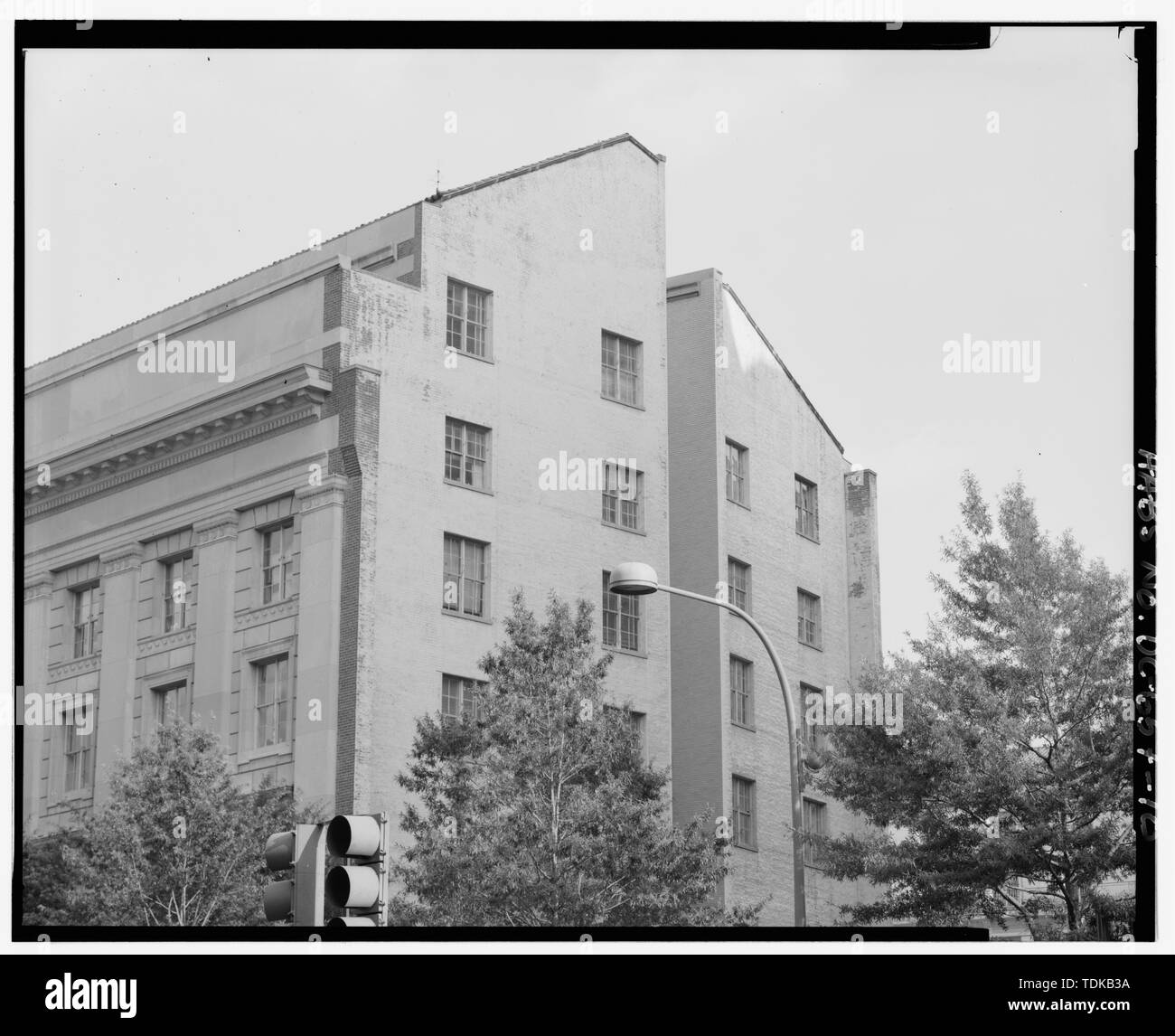 Originale in bianco e nero, stampa Vista della facciata incompiuta in undicesima STREET - Internal Revenue Service Headquarters Building, 1111 Constitution Avenue a nord-ovest di Washington, Distretto di Columbia, DC Foto Stock Originale in bianco e nero, stampa Vista della facciata incompiuta in undicesima STREET - Internal Revenue Service Headquarters Building, 1111 Constitution Avenue a nord-ovest di Washington, Distretto di Columbia, DC Foto Stock