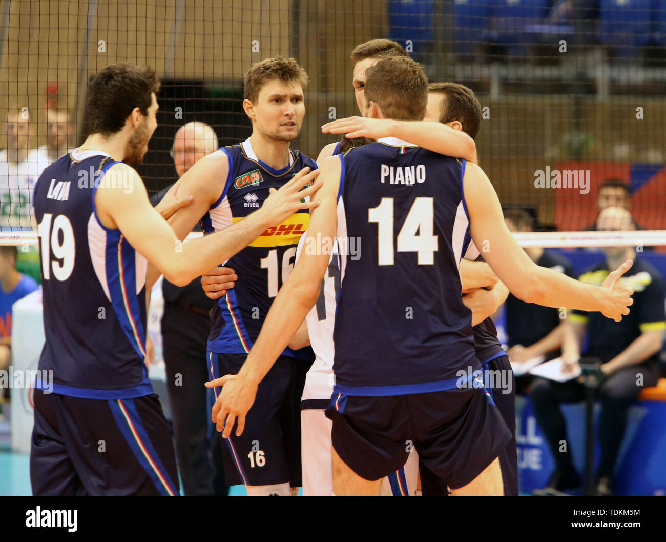 Varna, Bulgaria. Il 15 giugno, 2019. La gioia del player italiano dopo aver vinto un punto nel mezzo.Oleg ANTONOV (Italia), .mens Pallavolo Lega delle Nazioni 2019, settimana 3, turno preliminare, Italia vs Australia, .Varna/Bulgaria, Palazzo della Cultura e dello sport del 15 giugno 2019, .nella settimana 3 nel turno preliminare del Mens di Pallavolo della Lega delle Nazioni stanno giocando le squadre nazionali di Bulgaria, Giappone, Italia e Australia in Varna sul Mar Nero, Credito: Wolfgang Fehrmann/ZUMA filo/Alamy Live News Foto Stock