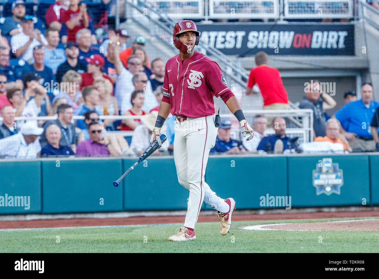 Omaha, NE U.S. Il 15 giugno, 2019. Stato della Florida's Nander De Sedas #2 in azione durante il gioco 2 del 2019 uomini del NCAA College World Series tra Arkansas Razorbacks e Florida State Seminoles al TD Ameritrade Park in Omaha, NE.presenze: 26,155.dello stato della Florida ha vinto1-0.Michael Spomer/Cal Sport Media/Alamy Live News Foto Stock