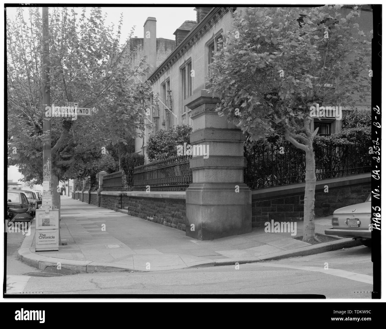 Vista obliqua dal nord-nord-est, compresi angolo pilone a Taylor Street - Cattedrale di Grace, Crocker recinzione lungo Taylor e strade di Sacramento, San Francisco, San Francisco County, CA Foto Stock