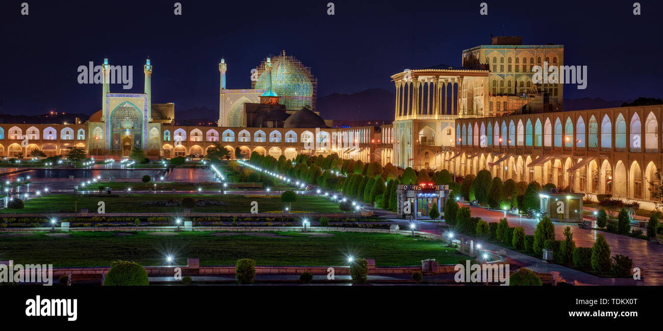 Cehan Naqshe Square a Kashan Iran prima dell'alba durante l ora di blu. Foto Stock