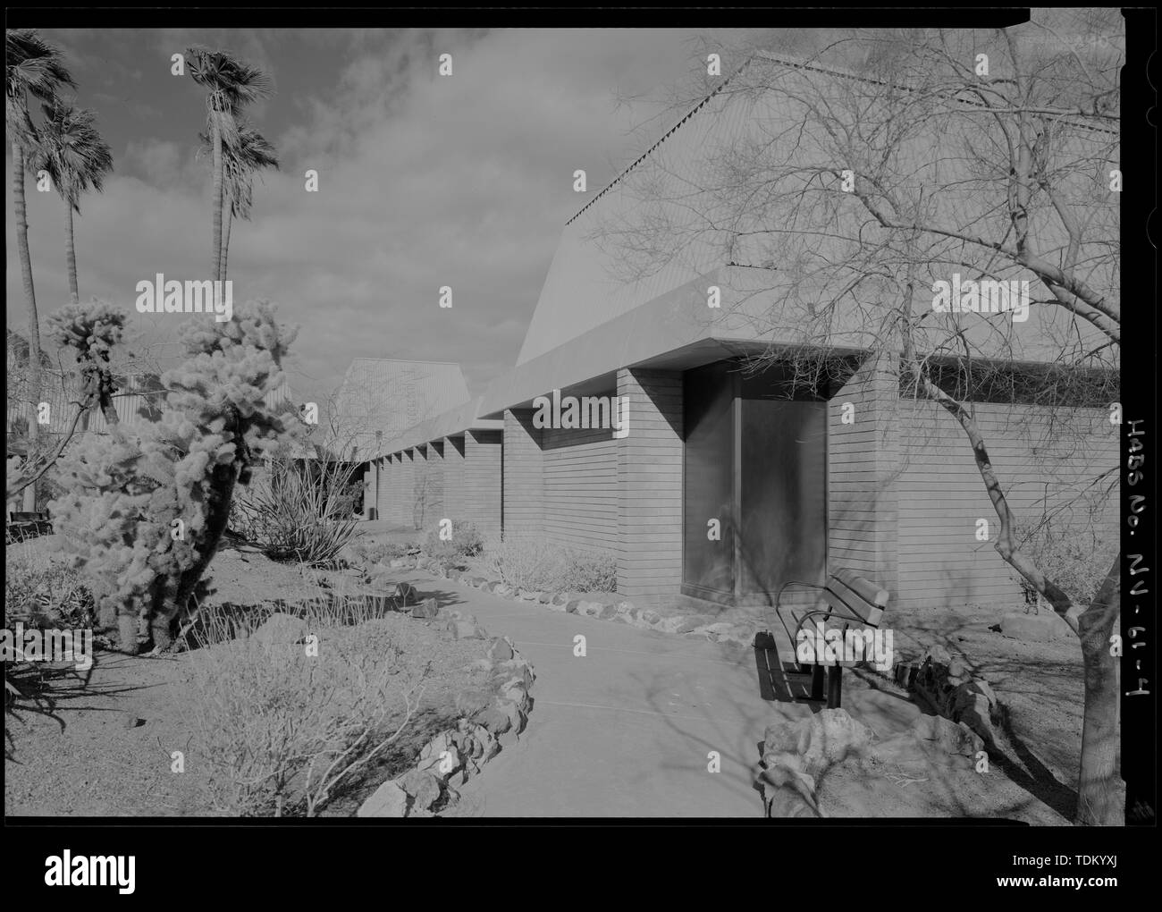 Vista obliqua della facciata a sud con angolo di vetro dal sud-est - Alan la Bibbia Visitor Center, U.S. Autostrada 93 e Lakeshore Scenic Drive, Boulder City, Clark County, NV Foto Stock
