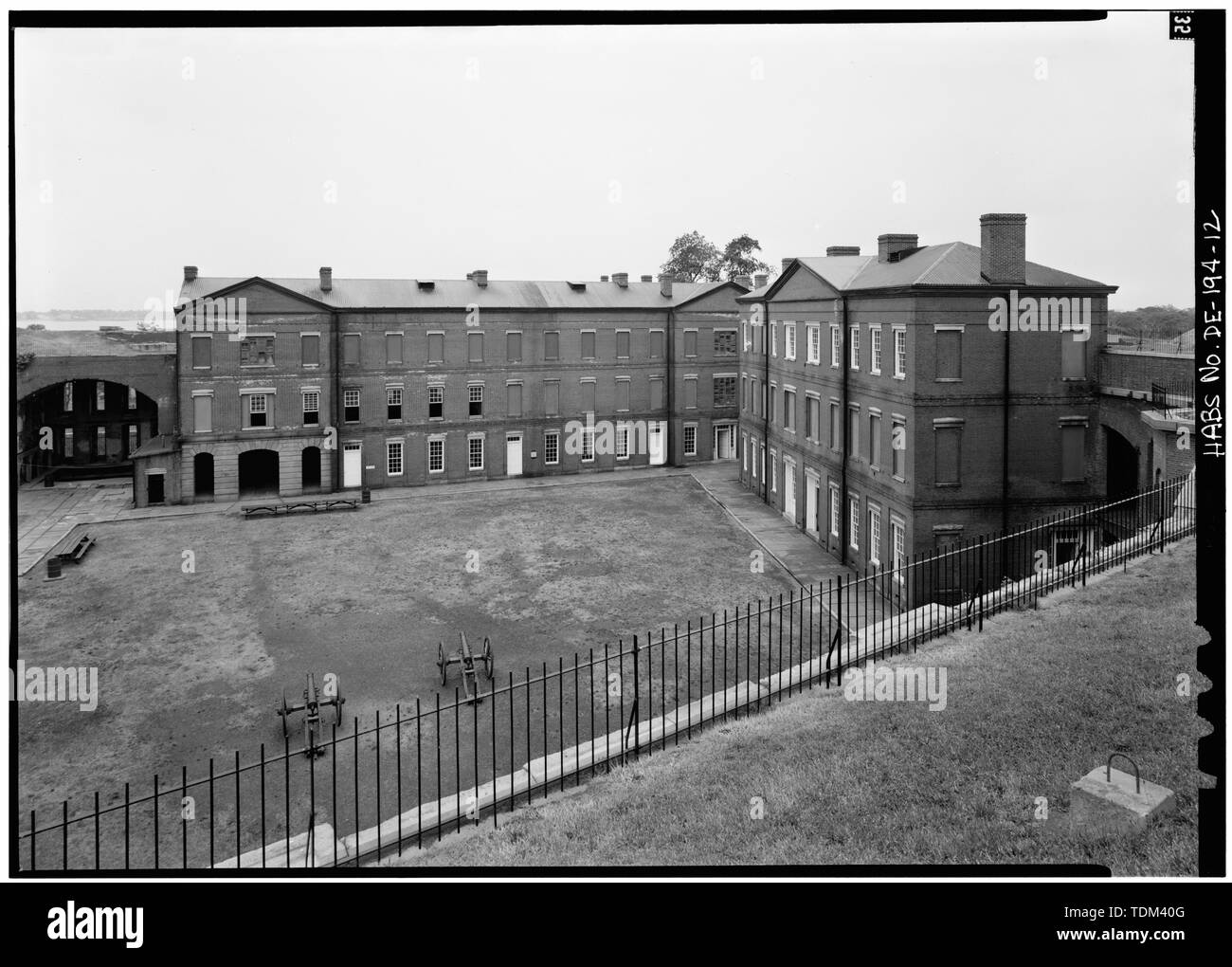 Parata a terra con i funzionari dei quartieri, guardando ad ovest - Fort Delaware, pisello Isola di patch, Delaware City, New Castle County, DE Foto Stock