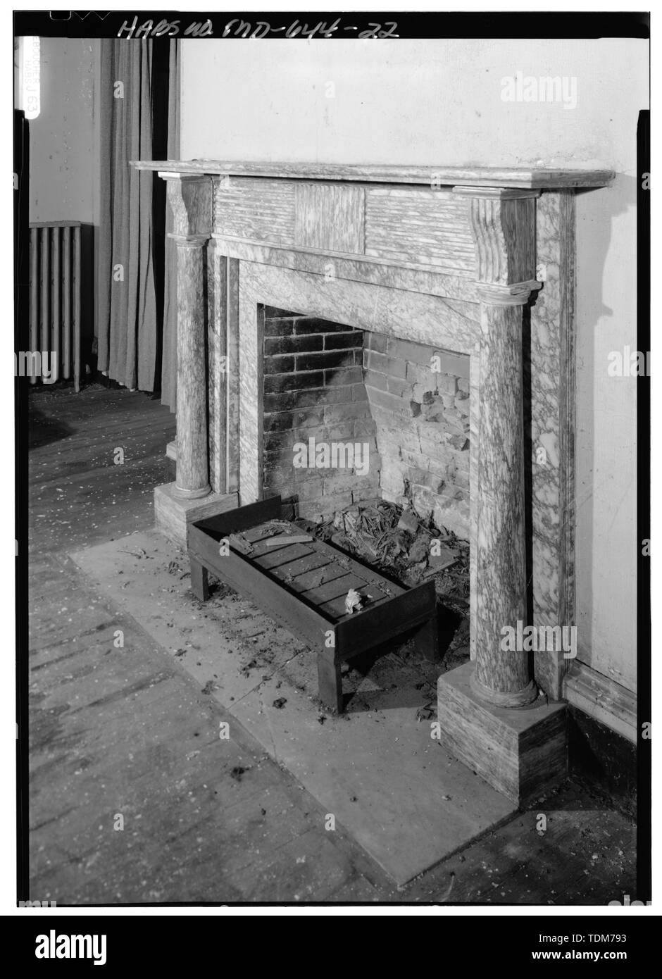 Vista prospettica della Mantel, primo piano camera del nord, nord-ovest parete - Bowieville, 522 Church Road South, Leeland, Prince George County, MD; Klugh, T, trasmettitore; Boucher, Jack, fotografo; Brostrup, John O., fotografo Foto Stock