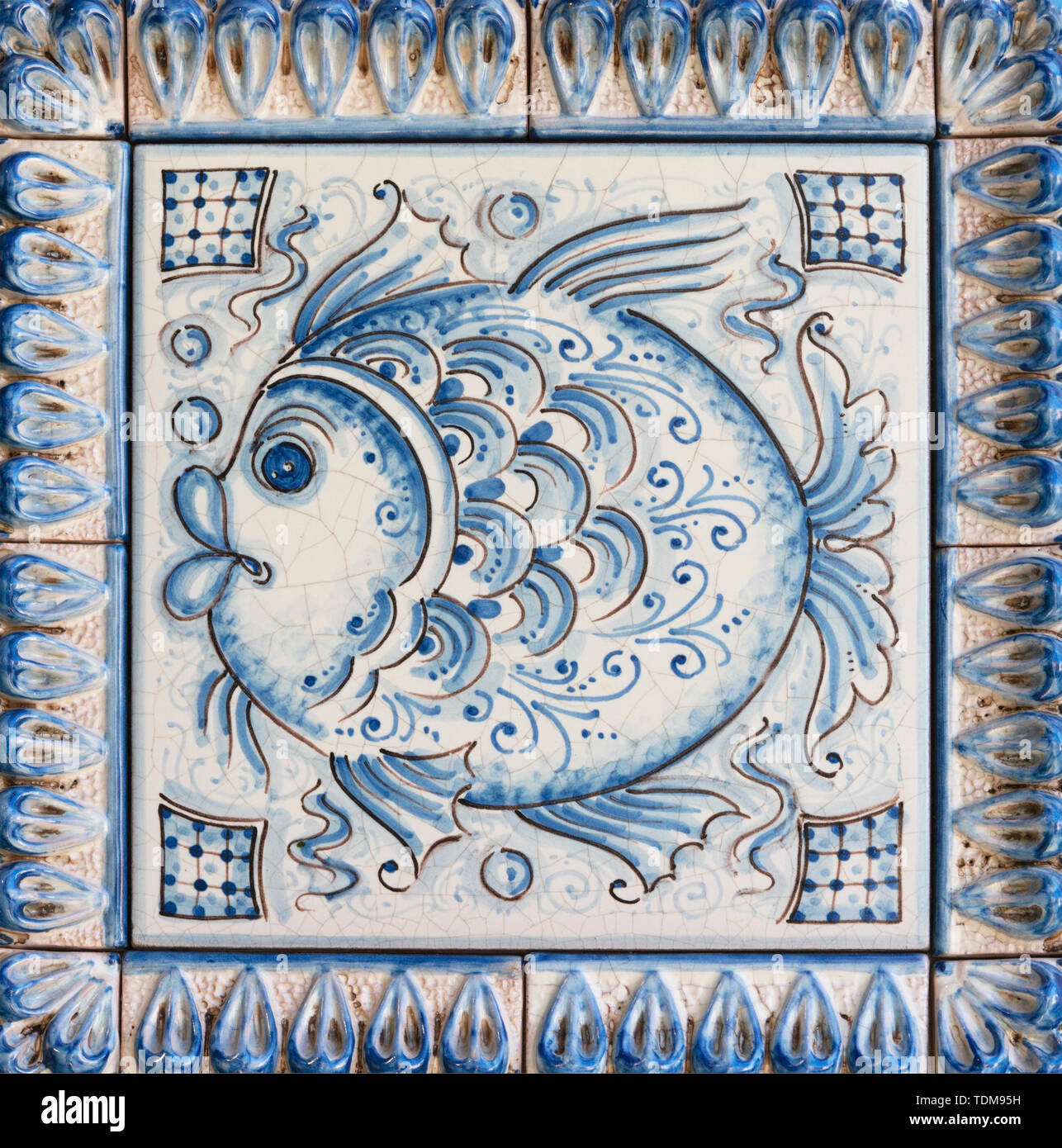 TAORMINA, Italia - Aprile 9, 2018: il dettaglio della ceramica siciliana progettato da G. Camagioni . Foto Stock