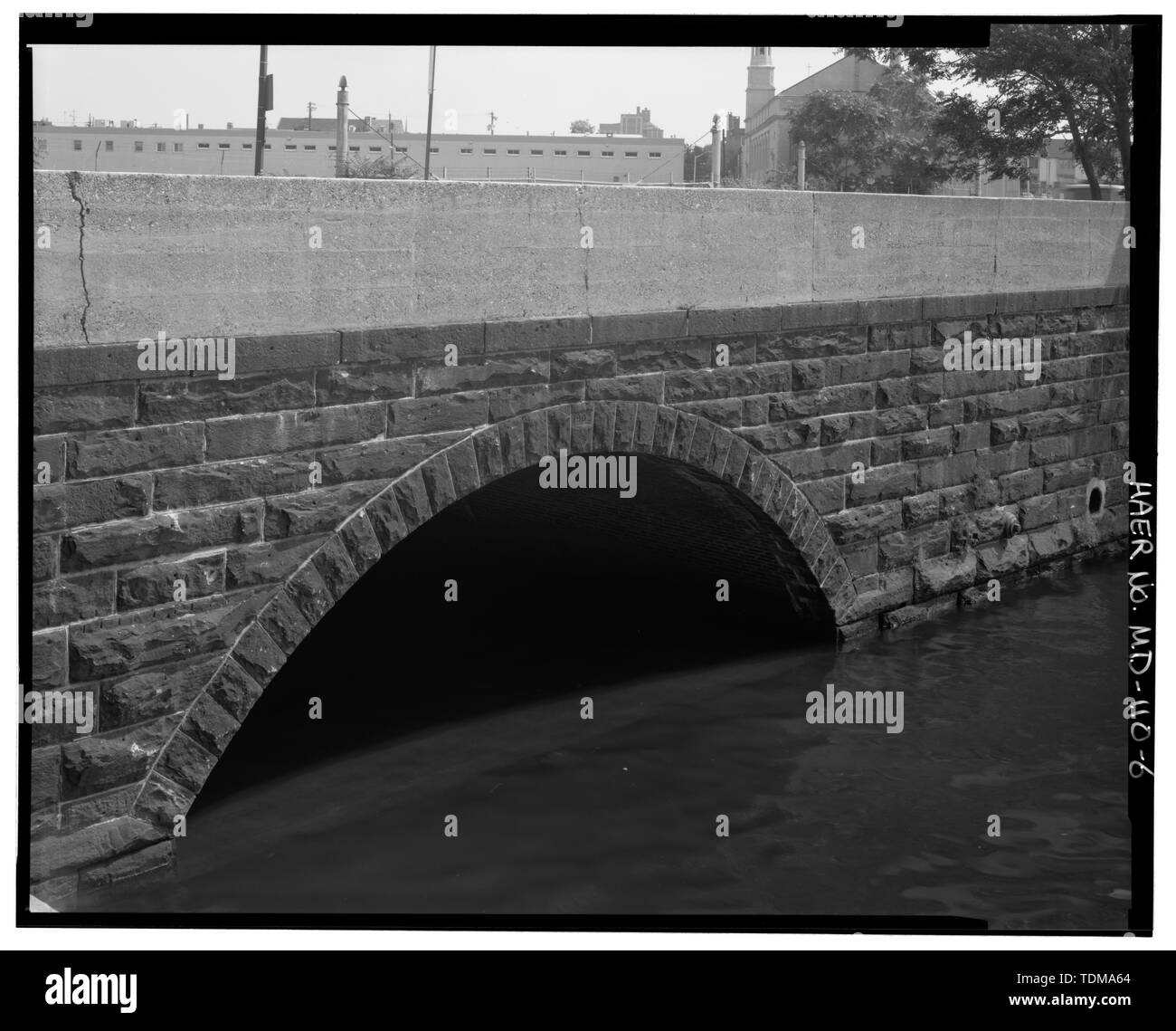 Parziale IN ELEVAZIONE DEL SUD E DAL SUD-OVEST - Boston Street Bridge Spanning Harris Creek di fognature a Boston Street, Baltimore, Città indipendente, MD Foto Stock