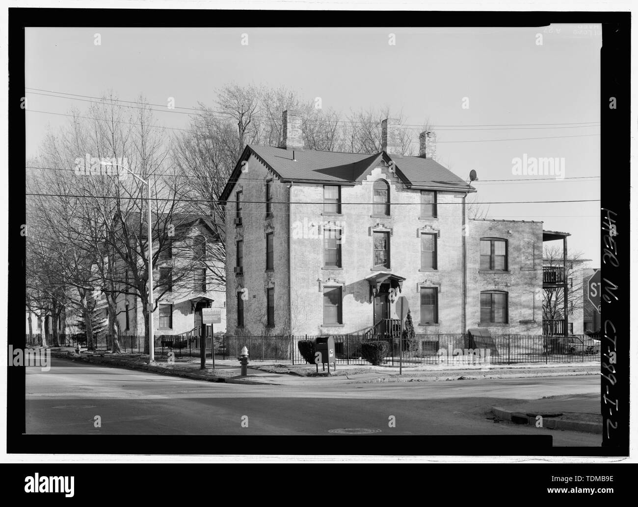 Prospettiva da nord-est. - Colt armi da fuoco Company, Huyshope Avenue lavoratori alloggiamento, Sequassen Street e Huyshope Avenue, Hartford, Contea di Hartford, CT Foto Stock