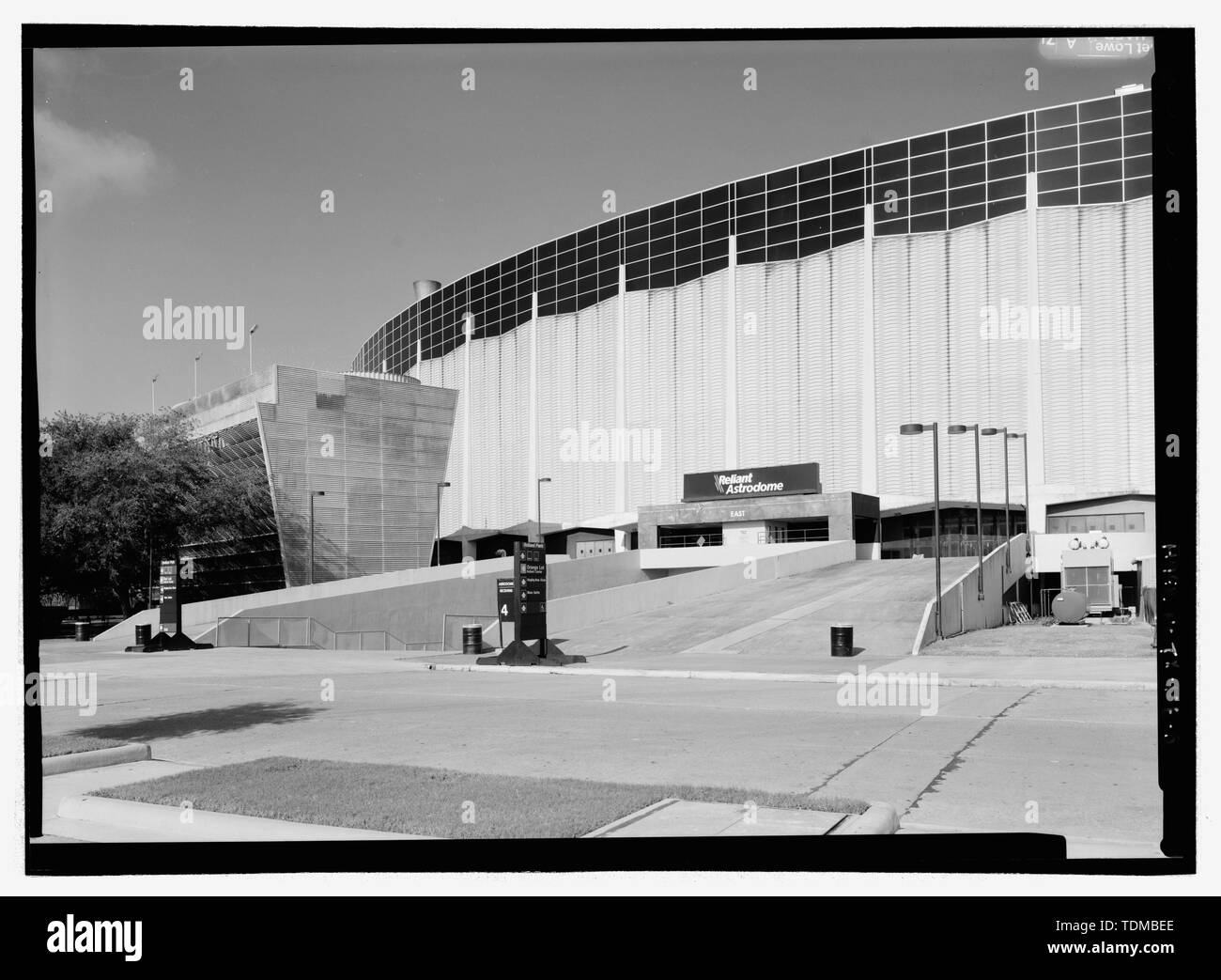 Prospettiva di Oriente e di elevazione di grandi CHILLER, guardando verso sud-ovest. - Houston Astrodome, 8400 Kirby Drive, Houston, Harris County, TX; Lloyd e Morgan; Wilson, Morris, Crain e Anderson; H UN Lott, Inc; Eyster, Herbert H; Sam P Wallace Company; pesce elettrico; il Prescon Corporation; Walter P Moore e Associates Inc; Praeger-Kavanagh-Waterbury; Turney, J G; Lockwood, Andrews e Newnam Inc; Dale Cooper S e soci; Kiewitt, G R; Bass, Louis O; bullone, Beranek e Newman; ponte americana Divisione; US Steel Corporation; la società Rackle; sede americana compagnia; Hofheinz, Roy M; Smith, Foto Stock