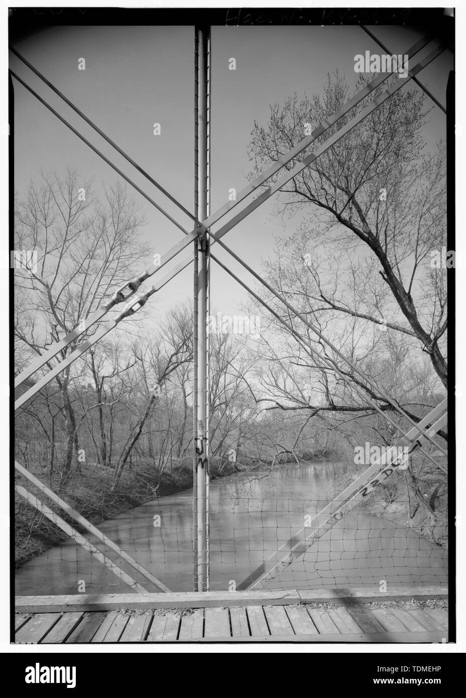 PHOENIX colonna Dettagli. Nota diverso spessore della diagonale aste di tensione sulla base di presunti CALCOLATI I LIVELLI DI STRESS. - Hopewell bridge spanning poco Sandy River, Hopewell, Greenup County, KY; Delony, Eric, project manager; Kentucky Heritage Council, sponsor; Morgan David, sponsor; Lowe, Jet, fotografo Foto Stock