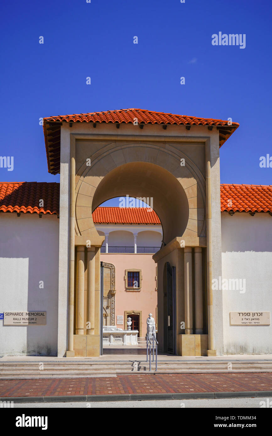 Il cortile dell'ebreo sefardita memorial sezione del Museo Ralli a Cesarea, in Israele. Entrambi sono parte della fondazione internazionale Ralli musei. C Foto Stock