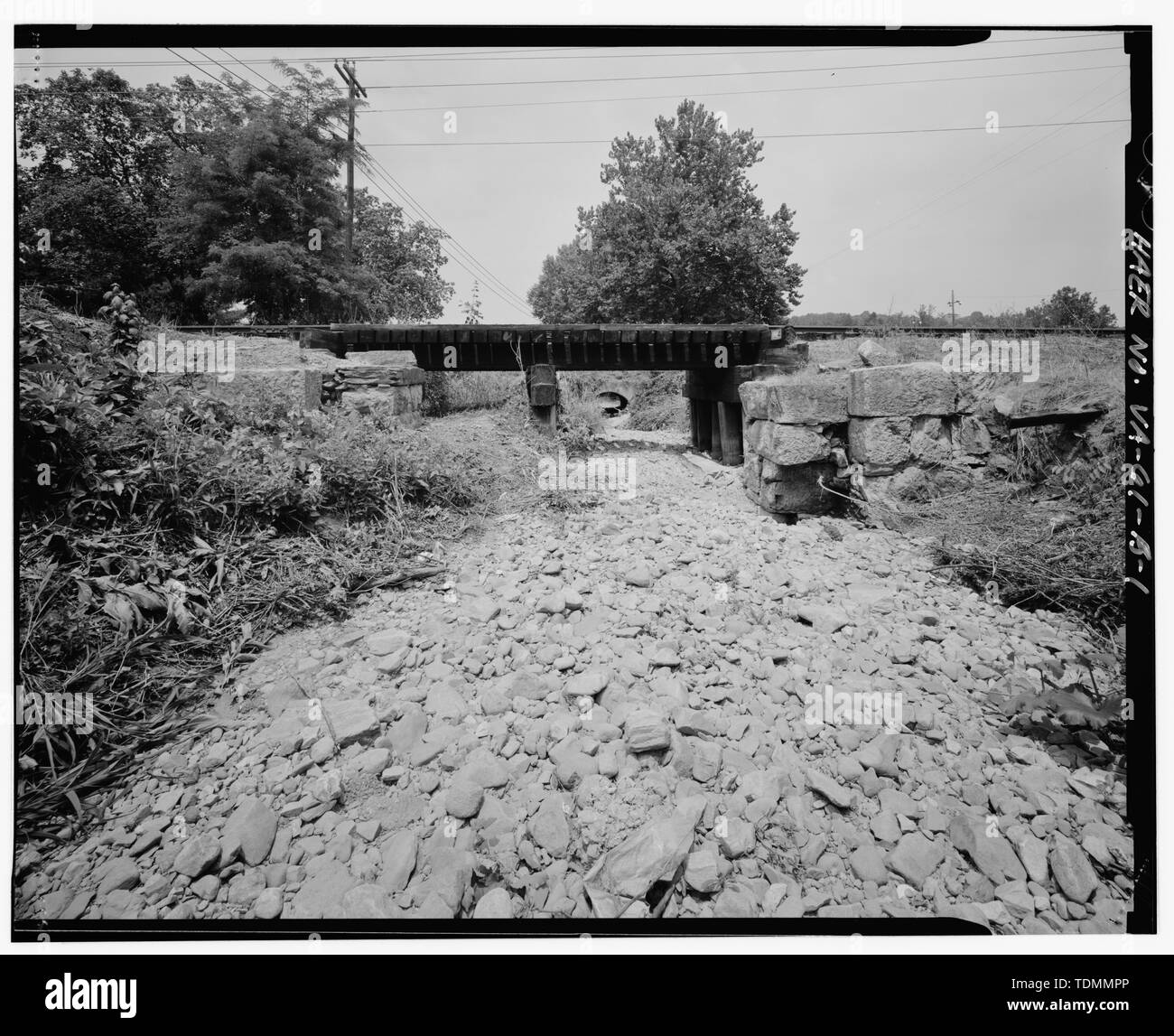 Peddler Gap eseguire acquedotto, vista complessiva, cercando NW - nord fiume Canal Sistema, Peddler Gap eseguire acquedotto, lato ovest di Buena Vista, Buena Vista, Roanoke City, VA Foto Stock