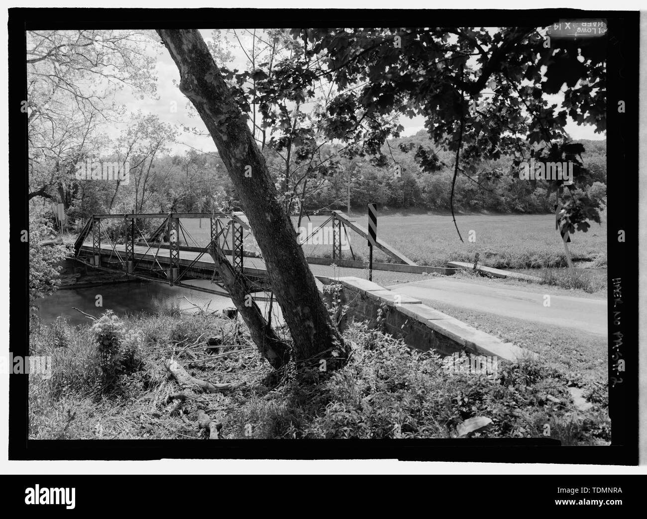 Prospettiva NW. - Mulino Yeakle Bridge, State Route 3026 (Mill Road) spanning piccola insenatura Creek, Sylvan, contea di Franklin, PA; Sniverly, J S; Waidlich, John; Middow, Giacobbe; ponte di Pittsburgh Società; Buchanan, Thomas M; Yeakle, Abramo; Buchanan, Andrew; Gilbert, Calvin; Nelson e Buchanan, Ponte di costruttori e ingegneri; Nelson Società di costruzioni; American Bridge Company; Croteau, Todd, project manager; Christianson, Justine, trasmettitore; Flores, Roland, campo team responsabile del progetto; Phipps, Linda S, storico; Lowe, Jet, fotografo; Kryda, Sara K, delineatore Foto Stock