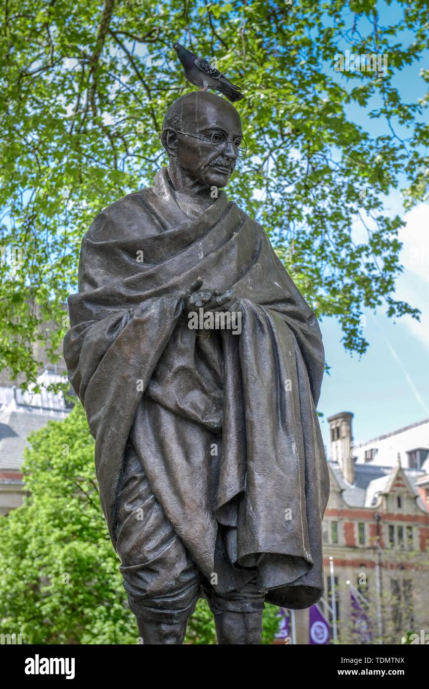 Il Mahatma Gandhi statua, la piazza del Parlamento, London, England, Regno Unito Foto Stock