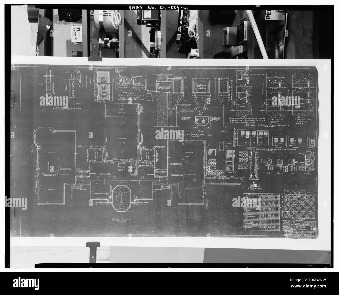 Le fotografie dei piani originali, tetto piano e pianificazione della griglia, pagina dodici. - James Russell Lowell Scuola Elementare, 4501 Crittenden Drive, Louisville, Jefferson county, KY; Hawes, Henry F; Ryster, O M; Colley, J Meyrick; Rommel, George H; Scheidt, Dan, trasmettitore Foto Stock