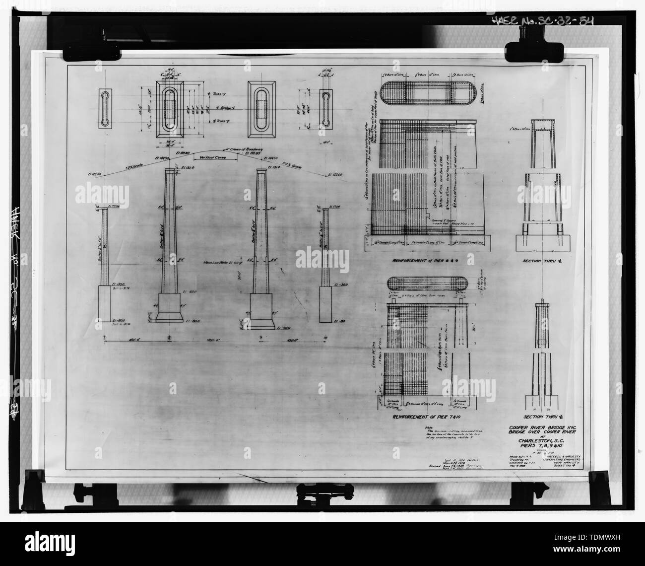 PIER 7, 8, 9, e 10, foglio no. 4 - Grazia Memorial Bridge, U.S. Autostrada 17 spanning Cooper River e la città Creek , Charleston, Contea di Charleston, Sc; Waddell e Hardesty; McClintic-Marshall; La Fondazione Società; Virginia ponte di ferro e società; C.E. Società Hillyer; Carolina del Sud Ministero dei trasporti; Allen, Charles R; Barkerding, Harry; Grazia, GIOVANNI P; Sullivan, J; Frank Cooper River Bridge, Inc.; U.S. Dipartimento di guerra; H.M. Byllesby e società; Shinners, J J; Pohl, W H; Allen, Charles K; Isle of Palms, Inc.; Hardaway impresa contraente; Sea Pines Company; Bailey, Donald C; Waddel Foto Stock