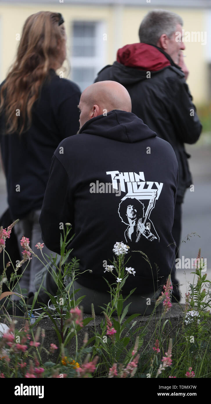 Lutto al funerale di Filomena Lynott, madre dei Thin Lizzy front man Phil Lynott, St Finians chiesa in Dublino. Foto Stock