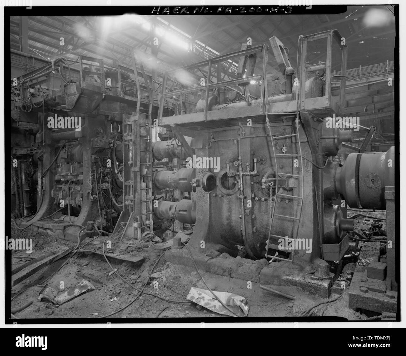 Supporto DEL PIGNONE E UNO DEI TRE, tre-ALTA ROLL stand del 32-28 mulino strutturali. - Stati Uniti Acciaio Homestead opere strutturali, Mulino, lungo il fiume Monongahela, Homestead, Contea di Allegheny, PA; U.S. Steel Corporation; Westinghouse Electric Company; Mackintosh-Hemphill; Mesta Machine Company; United Engineering; Lowe, Jet, fotografo; Stupich, Martin, fotografo Foto Stock