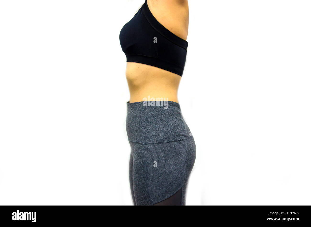 Donne che indossano vestiti di esercizio, su uno sfondo bianco. Foto Stock