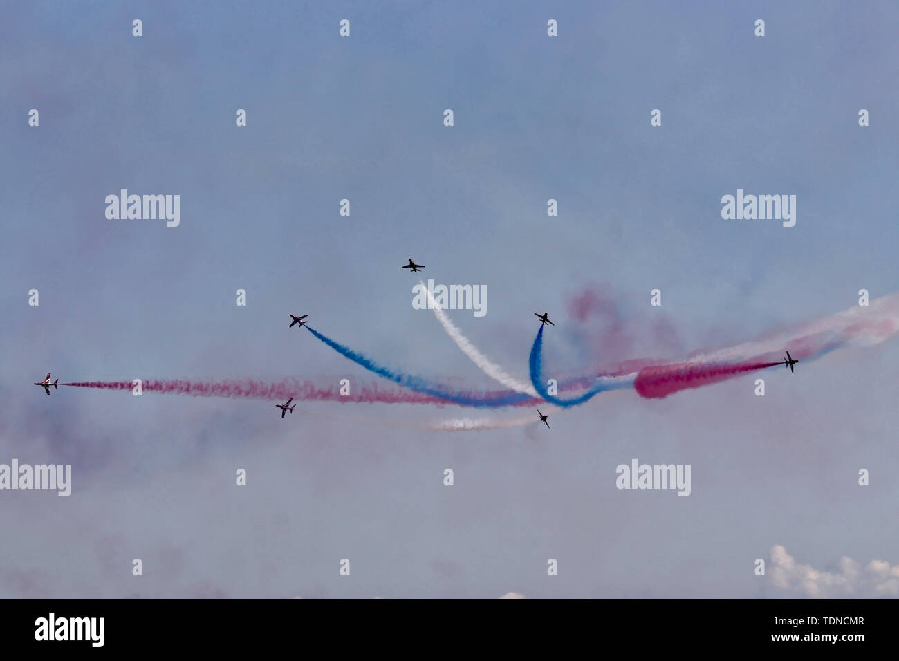 Le frecce rosse interruzione in fondo alla discesa Foto Stock