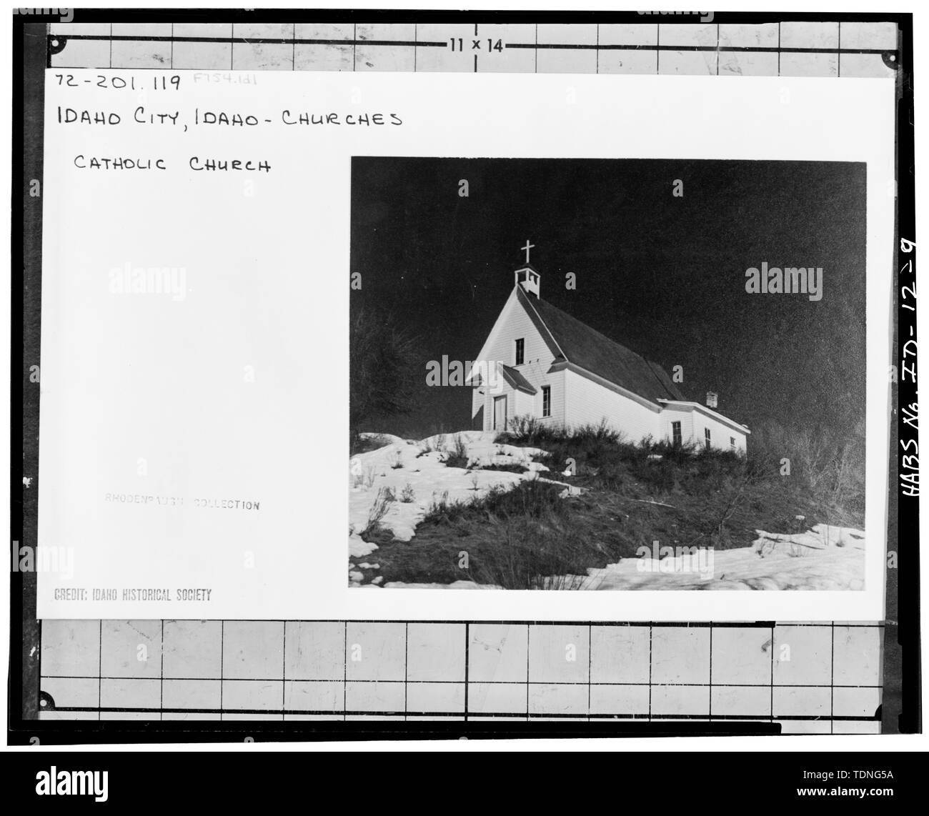 Fotocopia della vecchia foto mostra una vista generale della Chiesa, data sconosciuta, fotografia originale a Idaho Historical Society, Boise, Idaho - San Giuseppe chiesa cattolica romana, alta e strade Wallula, Idaho città, contea di Boise, ID Foto Stock