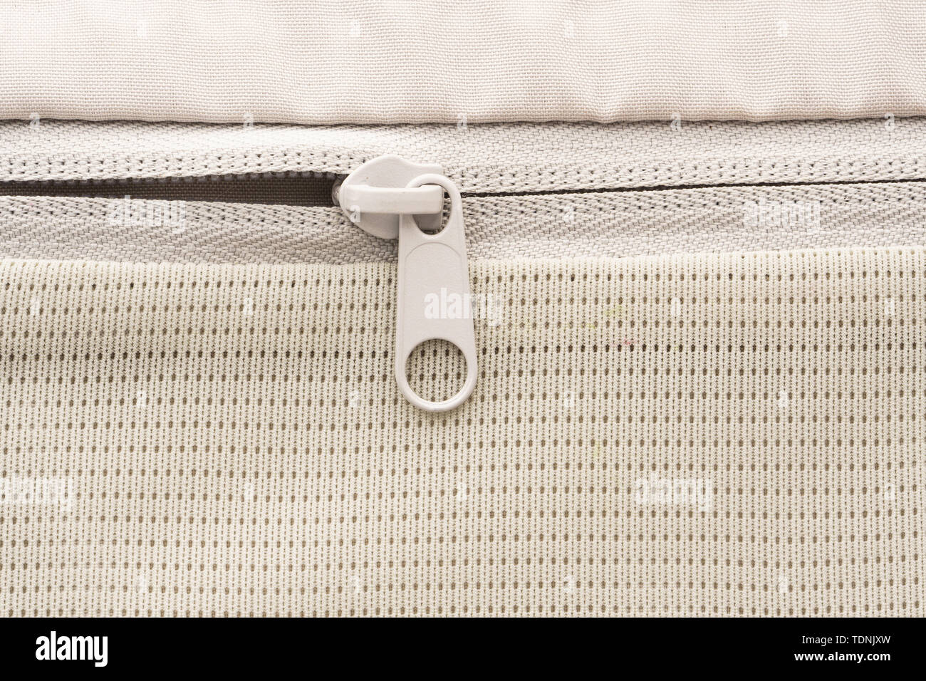 Chiusura con cerniera in bianco zaino sportivo. Sacca sportiva sfondo accessori Foto Stock