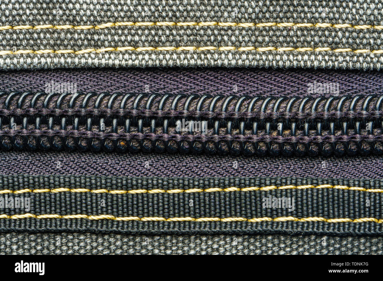 Cerniera lampo in grigio zaino sportivo. Sacca sportiva sfondo accessori Foto Stock