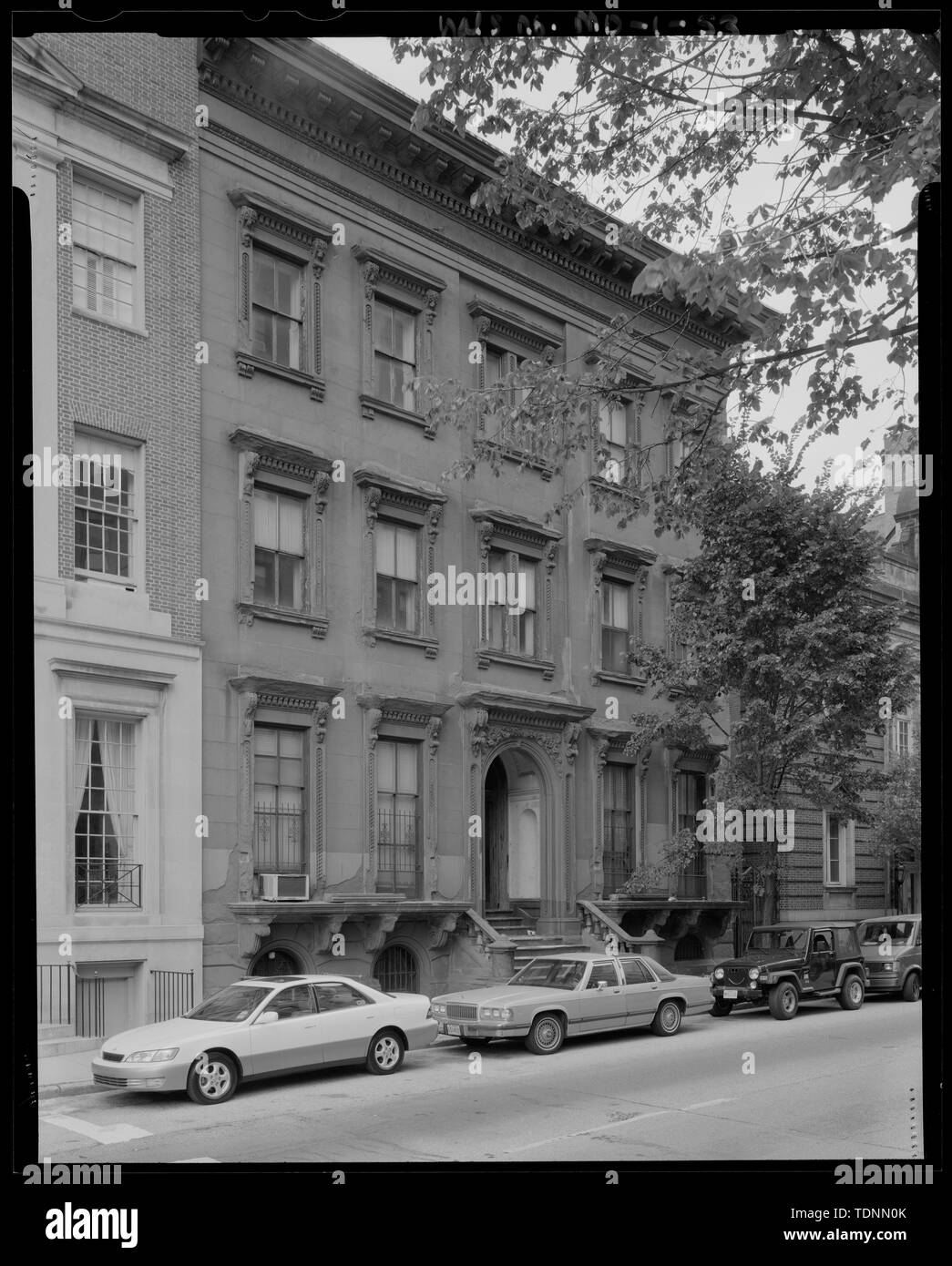 Vista prospettica guardando lungo la strada della cattedrale - Mount Vernon Place, Charles e Monumento strade, Baltimore, Città indipendente, MD; Barye, Antoine Louis; Walters, William; Carrere e Hastings; Howard, John ansiosi; Mills, Robert; Causici, Enrico; Dubois, Paolo; Dolinsky, Paul D, project manager; Perschler, Martin J, project manager; prezzo, Virginia B, trasmettitore Foto Stock